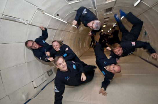 Flotando durante una de las parabolas ZERO G.