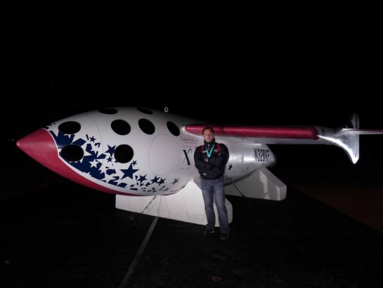 Posando con el Spaceshipone, el responsable de que yo valla a ser astronauta y cumplir mis sueños.