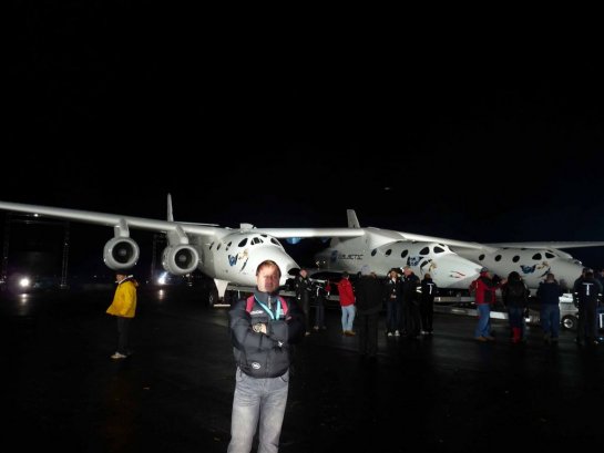 Posando con la VSS Enterprise acoplada ala nave nodriza.